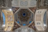 Place Banchi. Harmonieux est l’intérieur de la coupole de base octogonale et dont les pendentifs présentent les quatre évangélistes avec leur attribut respectif. En bas, Saint Jean et son aigle, et Saint Luc et son taureau. En haut, Saint Marc et son lion, et Saint Matthieu et son homme.
