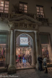 Place Campetto. Palazzo Casareto ou del Melegrano, baptisé ainsi en raison du grenadier qui pousse au premier étage, au n°2. Il est le siège aujourd'hui d'un grand magasin.
