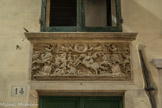 Dessus de porte représentant Saint Georges terrassant le démon, XIIIe.
