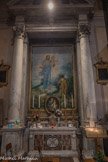 Eglise de San Bartolomeo des Arméniens. Retable de Notre Dame de la Garde du XXe siècle et un Saint Joseph du XIXe siècle dans un médaillon.