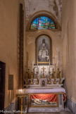 Eglise de San Bartolomeo des Arméniens. Au bout de la petite nef droite de l'abside se trouve la statue en marbre de la Vierge de la Miséricorde du XVIIIe siècle qui a été apportée de l'église de Saint Paul en Campetto (qui appartenait aux Barnabites).