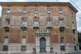 Le palais Doria-Spinola ou Antonio Doria est érigé vers 1541, pour le compte de l'amiral Antonio Doria, marquis de San Stefano, neveu du célèbre Andrea Doria. Sa construction est attribuée, sans certitude, à l'architecte Bernardino Cantone avec une possible collaboration de Giovan Battista Castello dit le Bergamasco. Lors de son aménagement, le palais est entièrement décoré de fresques qui recouvrent toute la superficie murale. La façade est décorée par Lazzaro et Pantaleo Calvi.  Il est inscrit dans la liste des 