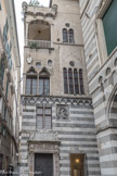 Place San Matteo. Palais, construit en 1486, et donné par la Commune à Andrea Doria, Père de la Patrie comme l'indique l'inscription au-dessus du portail.