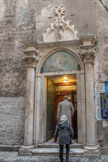 La basilique Santa Maria delle Vigne. Entrée latérale.