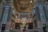 L’Eglise de San Luca. L’Eglise de San Luca représente le lieu de culte exclusif des membres de la Noble Famille Spinola. En 1485, l’église est confiée en patronage aux familles Spinola et Grimaldi par Innocent VIII. L’Eglise de San Luca fut fondée en 1188 par Oberto Spinola, sur un terrain propriété de son gendre Oberto Grimaldi. La façade de l’édifice, reconstruite au XVIIe siècle, conserve encore les caractéristiques de l’église génoise typique. La décoration de l’intérieur fut confiée à Domenico Piola, un vrai maître de la technique de la fresque, et à Anton Maria Haffner, célèbre pour ses peintures en trompe-l’œil.