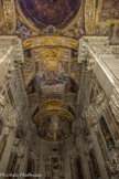 Dansla lunette de  l'abside, fresques représentant le miracle du basilic et dans la choeur, fresques de la Gloire de S. Siro de Giovanni Battista Carlone.