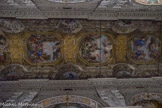 Fresques de la nef de Giovanni Battista Carlone : conversion de St Pierre, martyre de St pierre, mort de Simon le Mage (de son nom vient le mot « simonie »).