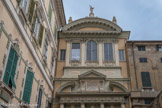 Via Balbi. Construite en 1650 par Francesco Maria Balbi comme une église du collège, elle contient un remarquable cycle de fresques baroques de Domenico Piola.