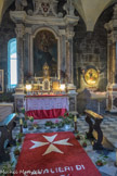 Eglise de San Giovanni di Prè. Eglise de San Giovanni di Prè. Autel de Saint Ugo Canefri. Saint Ugo fait jaillir l'eau d'un rocher (1721-1731). Lorenzo de Ferrari. Le tableau raconte le miracle de aint Ugo Canefri (mort en 1230), chevalier en Terre Sainte, qui fit jaillir l'eau d'un rocher pour  permettre à la lavandière de l'Hôpital de laver le linge des malades.