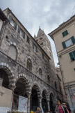 Eglise de San Giovanni di Prè. Ce complexe a été construit en 1180 pour les pèlerins qui se rendaient en Terre Sainte à l’époque des croisades ; il contenait 2 églises romanes superposées, et un édifice à trois étages comprenant un lieu d’hébergement et un hôpital destinés aux pèlerins.