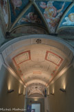 Villa del Principe. Palais d'Andrea Doria.<br> La voûte du premier escalier présente une décoration avec des panneaux géométriques.
