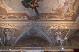 Villa del Principe. Palais d'Andrea Doria.<br> Galerie d'Or.  Les décorations en stuc représentent des figures allégoriques, des symboles géraldiques. Les statues représentent les ancêtres de la famille Doria vêtus comme des Césars romains.