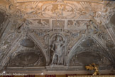 Villa del Principe. Palais d'Andrea Doria.<br> Galerie d'Or.  Les décorations en stuc représentent des figures allégoriques, des symboles géraldiques. Les statues représentent les ancêtres de la famille Doria vêtus comme des Césars romains.