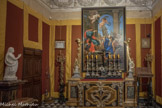 Villa del Principe. Palais d'Andrea Doria.<br> La Chapelle. A l’époque d’Andrea Doria le Palais n’avait pas de salles réservées aux fonctions religieuses. Son successeur, Giovanni Andrea I, considéré avec sa femme Zenobia l’un des champions les plus rigoureux de la Contre-réforme, pouvait vanter la présence de plusieurs chapelles. La seule chapelle qui conserve encore les caractéristiques originelles est cette salle attenante à la galerie.