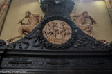 Villa del Principe. Palais d'Andrea Doria.<br> Salle du Naufrage. Dans le camée central est représenté l’épisode de Vénus et Amour dans la forge de Vulcain pour obtenir des armes pour Enée alors que, aux deux côtés de la grande aigle héraldique des Doria, deux satyres jouent de la flûte de Pan.