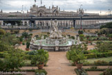 Villa del Principe. Palais d'Andrea Doria.<br>  La fontaine de Neptune , commandée par Giovanni Andrea I Doria et exécutée par Taddeo Carlone , constitue le pivot central de l'organisation des espaces verts : l'effigie du dieu de la mer, conduisant un char-coquille tiré par trois chevaux marins et face au palais, il surplombe une piscine à douze pans décorée d’aigles, de serpents et de monstres marins  griffus.