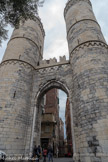 La porta Soprana est une porte monumentale du XIIe siècle du centre historique de la ville de Gênes. Caractérisée par des tours jumelles à l'architecture médiévale, elle était autrefois l'entrée principale dans le système de fortification génois.