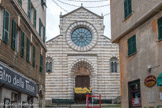 Eglise de Saint Augustin a été construite en 1260 par la volonté des Augustins  Elle possède un portail cintré aigu décoré d'une lunette avec une fresque de GB Merano représentant Sant'Agostino. En 1932, la municipalité de Gênes confie la restauration de l'église à Orlando Grosso, qui l'attribue au Musée de l'architecture et de la sculpture ligure.