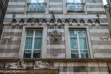 Palais Agostino et Giacomo Salvago. L'empreinte médiévale tardive est évidente avec les bandes bichromes et les petits arcs trilobés.