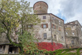 Château de Rocca Grimalda. <br> 
En 1570, le fief fut acheté par Battista Grimaldi , un patricien génois dont la famille a conservé la propriété du château pendant plus de 250 ans. La construction de celui-ci fut achevée à la fin des années 1700 avec sa majestueuse façade occidentale et la réalisation du spectaculaire jardin à l'italienne.