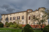 Château de Rocca Grimalda. <br> La majestueuse façade occidentale achevée à la fin des années 1700 .