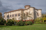 Château de Rocca Grimalda. <br> La majestueuse façade occidentale achevée à la fin des années 1700 .