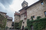 Château de Tagliolo Monferrato. <br> Le château se caractérise par une tour de forme carrée, qui est la partie la plus ancienne, qui remonte au Xe siècle , utilisée pour repérer, selon la croyance, l’éventuelle invasion sarrasine. La partie supérieure a été construite au XVe siècle.