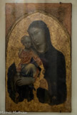 Lerma. <br> Lerma. <br> Vierge à l'Enfant, tempera sur panneau, vers 1360-1370, Barnabé Agocchiari, dit Barnabé de Modène. Ce tableau reflète l'attachement de la culture génoise à l'esthétique buyzantine : l'incarnation verdâtre, le visage aux lignes douces, la précision dans les vêtements, décorée avec des étoiles dorées. La finesse des doigts est caractéristique du style primitif.