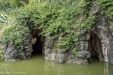 Villa Durazzo Pallavicini. <br>3ème acte : la catharsis.La grotte de laquelle on sortait sur des barques. Charon, après un tour du lac, conduisait les visiteurs près des Jardins de Flore.