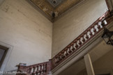 Hôtel de Lunas. Grand escalier d'honneur en marbre de Caunes-Minervois. En 1842, Félix Sabatier, qui a épousé Marie Granier, la fille de Zoé Guillaume, achète la maison « Doumergue », située à l’angle des rues de la Valfère et Poitevine. Il fait intégrer ce nouvel achat à l’aile construite dans la rue de la Valfère par Henry de Bosc, à laquelle, il fait ajouter un second étage réservé à la domesticité. Avec l’aide de l’architecte Omer Lazard et de l’ébéniste Monbro, décorateur de Louis Philippe, il fait modifier l'agencement des pièces. La galerie de bal du 1er étage est transformée en deux appartements symétriques pour Marie et Félix Sabatier.
