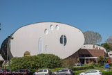 La Grande-Motte. <br> Le Palais des Congrès

« …Au passage, nous apercevons les ellipses Palais des Congrès . J’ai voulu que l’enfermement des auditeurs de concerts ou des participants aux congrès et aux conférences, ces prisonniers volontaires, apparaisse à l’angle du port comme le signe de leurs passions ou le réservoir de leur appétit de connaissances. La forme visible du bâtiment emprunte ses proportions et ses courbes aux théâtres antiques. »
