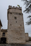 <strong>Saint-Laurent-des-Arbres</strong> <br> Le donjon féodal. Fièrement dressé au centre du village, le donjon est daté du 12ème siècle pour son rez-de-chaussée, les étages supérieurs ont été rebâtis au début du 14ème siècle.