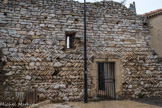 <strong>Saint-Laurent-des-Arbres</strong> <br> Très bel appareil en arête-de-poisson (opus piscatum).