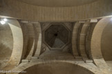 <strong>Saint-Laurent-des-Arbres</strong> <br> L'église fortifiée. A la croisée du transept, on trouve une coupole sur trompes.