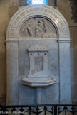 <strong>Saint-Laurent-des-Arbres</strong> <br> L'église fortifiée. Les fonts baptismaux.