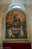 <strong>Saint-Laurent-des-Arbres</strong> <br> L'église fortifiée. La donation du Rosaire à Saint Dominique de Guzman, le fondateur des Dominicains, et à Sainte Catherine de Sienne, reçue à 16 ans dans le tiers-ordre de Saint Dominique. Au centre, le chien : Selon la légende, la mère de Dominique aurait vu en songe, pendant sa grossesse, un chien tenant une torche allumée dans la gueule, pour éclairer le monde. Ce songe résume la vie du futur saint, avec un jeu de mot en latin sur les futurs dominicains, dominicanes (les chiens du Seigneur) qui ont pour vocation d'« aboyer contre les hérésies » et d'être les chiens du Seigneur surveillant le troupeau de brebis.