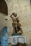 <strong>Saint-Laurent-des-Arbres</strong> <br> L'église fortifiée. Saint Sébastien aurait été attaché à un arbre puis criblé de flèches au IIe siècle.