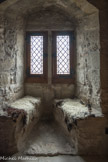 <strong>Saint-Laurent-des-Arbres</strong> <br> Le donjon féodal. Une fenêtre à coussièges.
