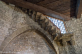 <strong>Saint-Laurent-des-Arbres</strong> <br> Le donjon féodal. Escalier extérieur qui mène à la terrasse.