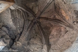 <strong>Saint-Laurent-des-Arbres</strong> <br> Le donjon féodal. Voûte de l'escalier.