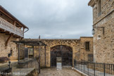 <strong>Solan</strong> <br> Le Monastère de Solan ou le Monastère de la Protection de la Mère de Dieu est un monastère orthodoxe situé sur la commune de La Bastide-d'Engras (Gard). C'est un monastère féminin qui se trouve dans la juridiction de la Métropole orthodoxe grecque de France. Ce monastère a été fondé par l’archimandrite Placide Deseille qui séjourna en 1978, au monastère de Simonopetra près du Mont Athos. Il fut ensuite envoyé, par l’archimandrite Aimilianos Vafidis en France pour y fonder un monastère orthodoxe. Il partit en compagnie du père Séraphin et les deux moines « inaugurèrent le monastère Saint-Antoine-le-Grand le 14 septembre 1978, dans une maison vétuste située à Saint-Laurent-en-Royans, dans une vallée sauvage du Vercors ». A la même époque, le Père Elie (Ragot), venu, lui aussi de Simonos Petra, fonda à Murel (Lot) le Monastère de la Transfiguration, qui devait être ensuite transféré à Terrasson (Dordogne).
Depuis 1996, le Père Séraphin vit en ermite sur l'île de Porquerolles, dans le Fort de la Repentance, qu'il a restauré de ses mains et transformé en Monastère Sainte- Marie-du-Désert.