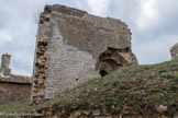 <strong>Sabran </strong> <br> Le logis aux 4 ouvertures en avant de la tour de la Vierge