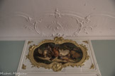De très belles gypseries du XVIIIème siècle dans des salons, salle à manger et chambres rappellent la proximité d’Aix en Provence.