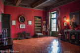 La bibliothèque où on peut voiri le traité signé entre la France et la Provence qui en font deux états associés de même importance….on connaît la suite. Et en 1790/1805, le jacobinisme a détruit toute velléité de la Provence à garder une quelconque singularité ; et le travail fut achevé par le directivisme de Jules Ferry qui interdit l'enseignement de la culture et de la langue Provençales.