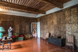 Une très grande pièce est recouverte de cuirs de Cordoue venant du château de Vauvenargues. Ils étaient voués à la destruction et pour les sauver, ils ont été donnés à la famille Forbin qui a bâti cette pièce à leur seule mise en valeur. Ces cuirs très rares dits «dorés polychromes» furent commandés en 1680 à un artisan aixois. Le plafond à la française n'est pas peint car ce n'est pas un pièce à vivre.
