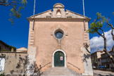 La Ciotat. Chapelle des Pénitents bleus (1626) <br> Les Pénitents Bleus, fondés en 1597, constitués pour l’essentiel de gens de mer, ils bâtirent sur la colline leur première chapelle Notre Dame de la Garde, puis Notre Dame de Grâce. D'environ 46 mètres de long sur 9 mètres de large, son style est significatif de l'architecture de la Contre-Réforme. Elle est appelée également Chapelle Notre Dame de Grâce.