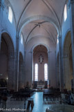 La Ciotat. Église Notre-Dame de l'Assomption.<br> C’est un édifice remarquable de sobriété avec trois nefs de quatre travées chacune, voûtées de croisées d’ogives, des arcs plein cintre et des piles carrées et massives.