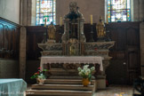 La Ciotat. Église Notre-Dame de l'Assomption.<br> Au XVIIIème siècle, l’Eglise s’enrichit de son maître-autel, œuvre du marbrier marseillais Fossati. Il est remarquable par la variété de ses marbres. Les boiseries du chœur sont en noyer et datent de 1649.