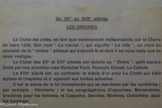 La Ciotat. <br> La Ciotat est créée, en tant que communauté indépendante, par la Charte de mars 1429. Son nom “ La cieutat qui signifie “ La ville “ lui vient du souvenir de la “ civitas “ antique qui s’élevait là et dont il ne nous reste que de rares vestiges.
La Ciotat des XVe et XVIe siècles est réduite au “ Dintre “ petit espace 4 limité par nos actuelles rues Maréchal Foch, François Donzel, La Callade.
Le XVIIe siècle est, au contraire, le siècle d’or pour La Ciotat qui bâtit f églises et chapelles et s’agrandit aux limites actuelles.
C’est le siècle de la foi triomphante qui se manifeste par les confréries (par exemple : Pénitents ) et les congrégations (Capucines, Bernardines, Ursulines pour les femmes, et Capucins, Servites, Minimes, Oratoriens pour les hommes).