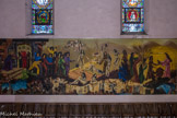 La Ciotat. Église Notre-Dame de l'Assomption.<br> Les fresques murales réalisées en 1975 sont l’œuvre du peintre ciotaden Gilbert Ganteaume. Ces fresques sont une évocation de notre monde actuel et plus particulièrement de notre ville dans l’Eglise. Sur un triptyque, le peintre évoque la Libération, puis la Rédemption et enfin la Résurrection. En haut, de gauche à droite : Jésus et les marchands du temple, la femme adultère, Marie Madeleine, la samaritaine, la multiplication des pains. La Libération. En bas : l'Annonciation, la Nativité, la fuite en Egypte et le massacre des innocents, Jean le Baptiste, la tentation de Jésus, la marche sur l'eau, Pierre et Zachée, la petite pièce de la veuve.